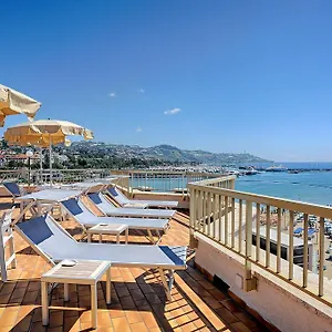 https://residence-dei-due-porti.hotelitalianriviera.com